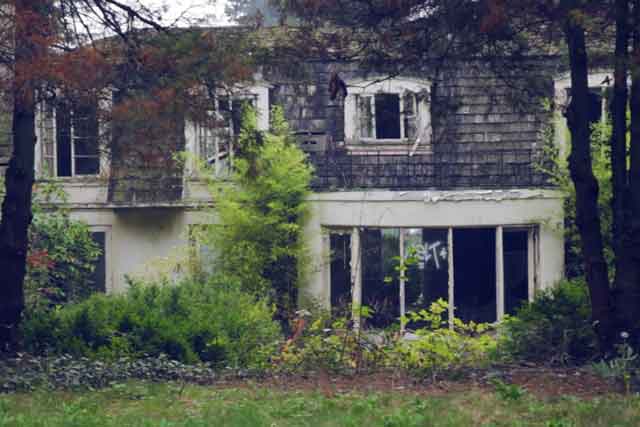 Hauntingly Beautiful: Unreal Video Tours Of Vancouver’s Derelict Mansions